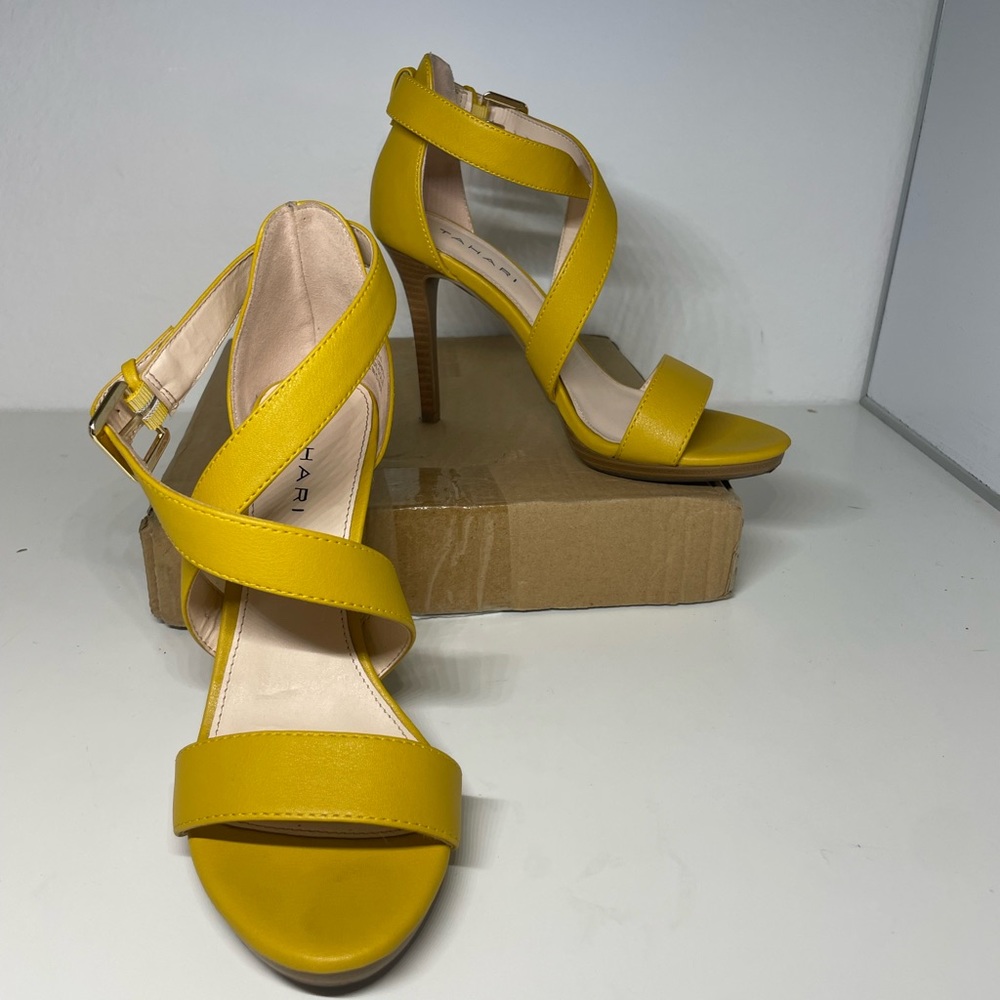 Tahari heels size 5.5